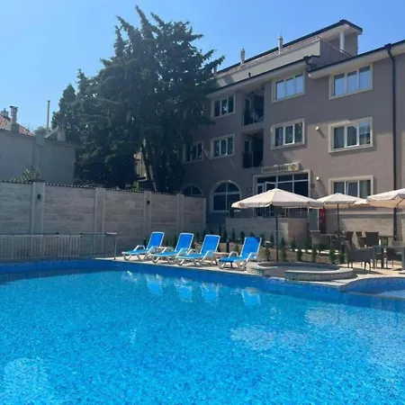 Vemara Boutique Hotel-free Parking 바르나