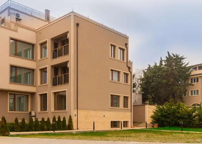 Vemara Boutique Hotel-free Parking Хотел Варна