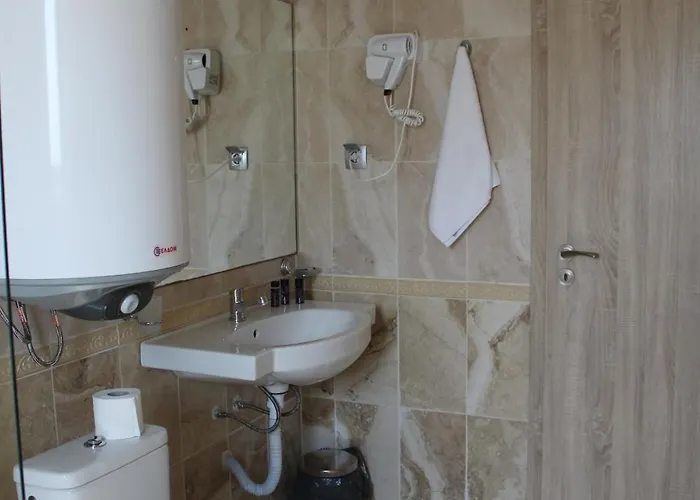 Vemara Boutique Hotel-free Parking Hotel Warna