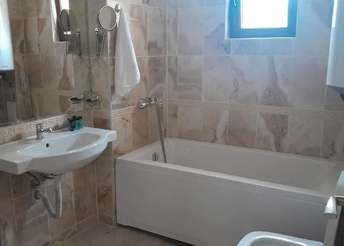 Vemara Boutique Hotel-free Parking Хотел