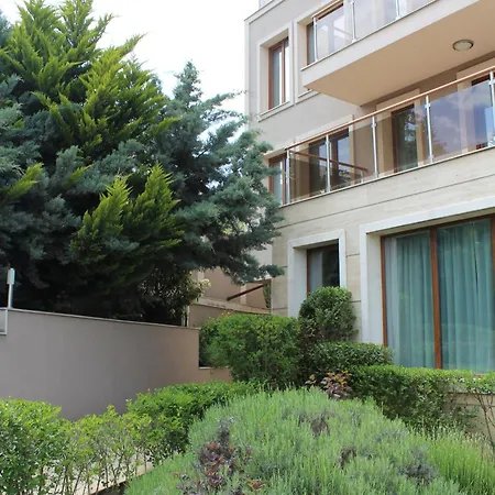 Vemara Boutique Hotel-free Parking Готель